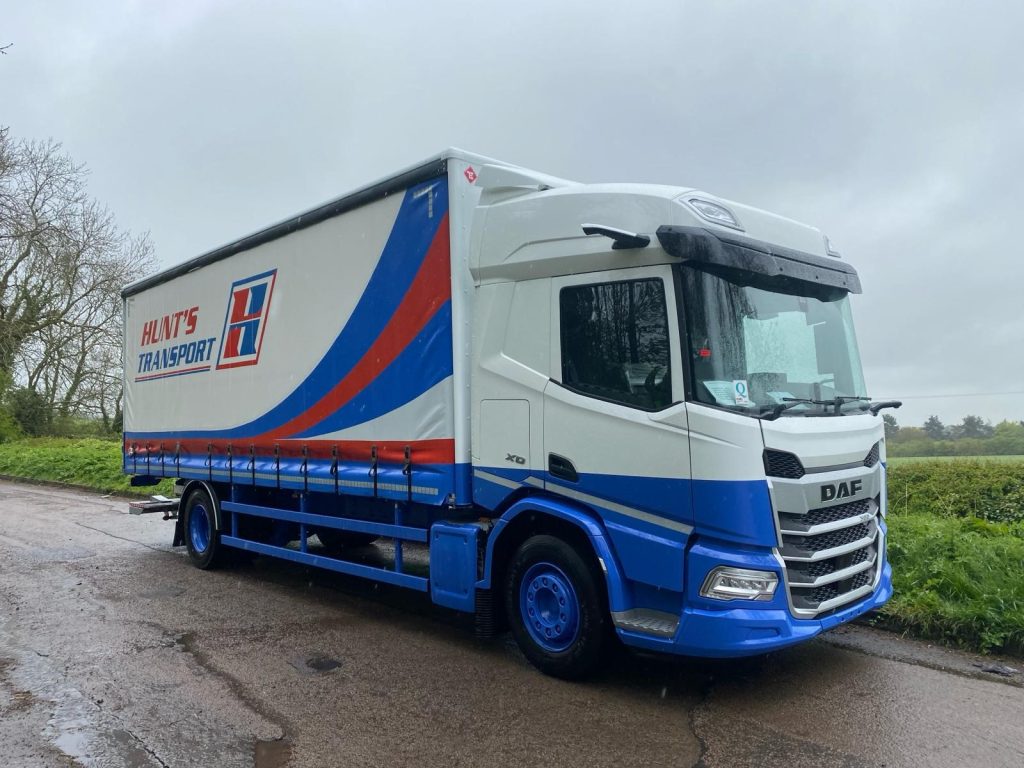 Curtainsider 1
